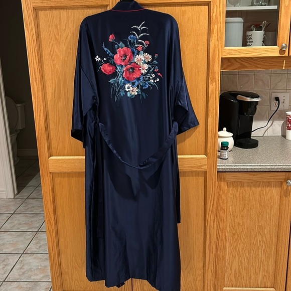 Vintage Kimono Style Satin Floral Long Navy Long Robe Women Sz 10– 12 Made in UK - Picture 7 of 17